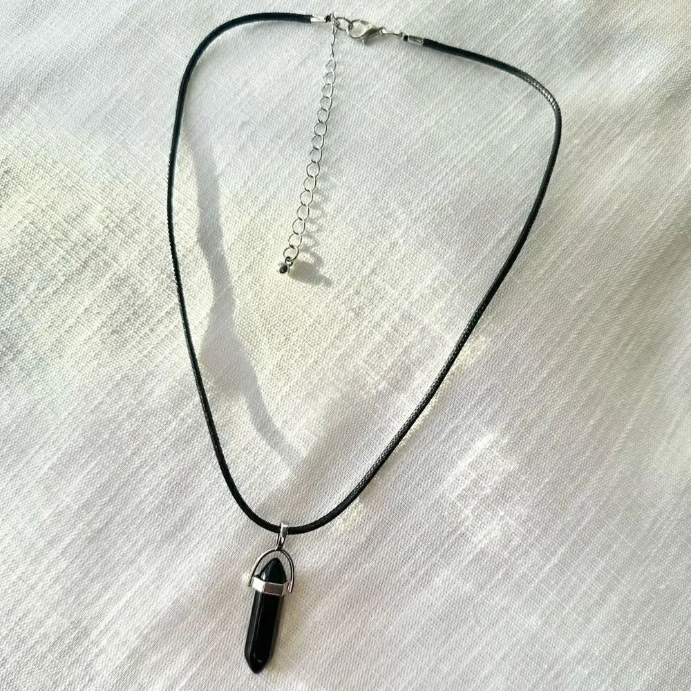 Black color stone pendant necklace